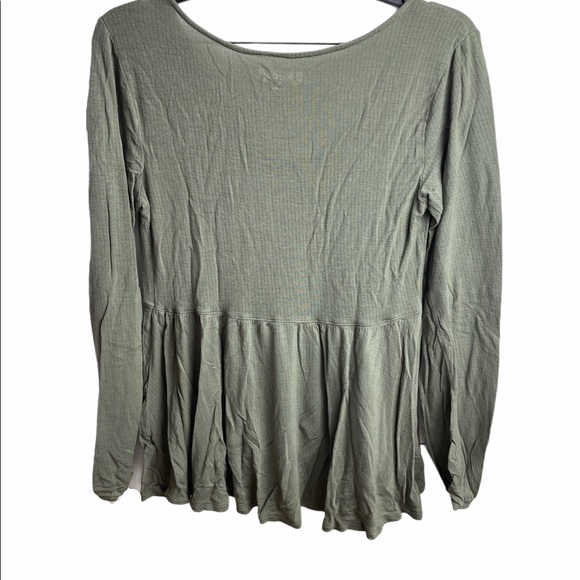 🌿50% off! Mudd Long Sleeved Peplum Top Olive Green Size M - Picture 3 of 8